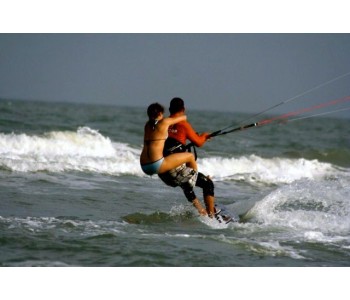 Private kitesurfing lesson (1-0-1 with instructor) 